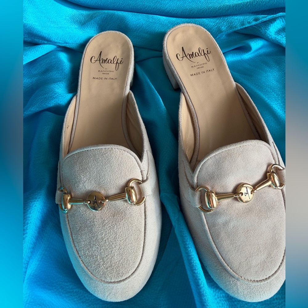 Amalfi by Rangoni suede slip on flats
New without box